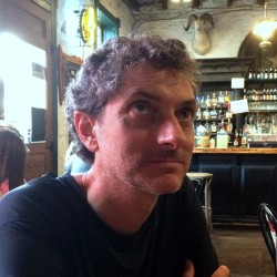 Sergio en un bar en Texas