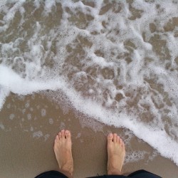 Pies de Sergio en la playa