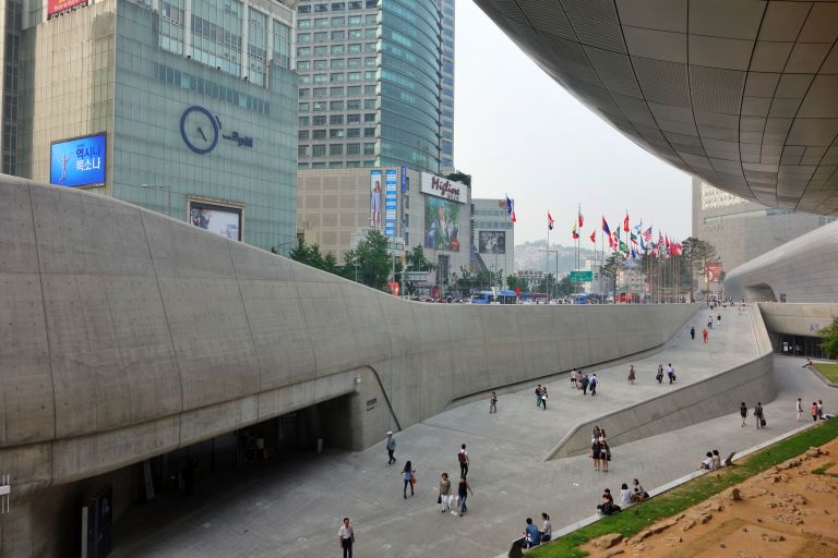 Dongdaemun Design Plaza en Seúl, Corea del Sur