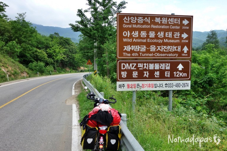 Señales de tráfico de Corea del Sur en coreano e inglés