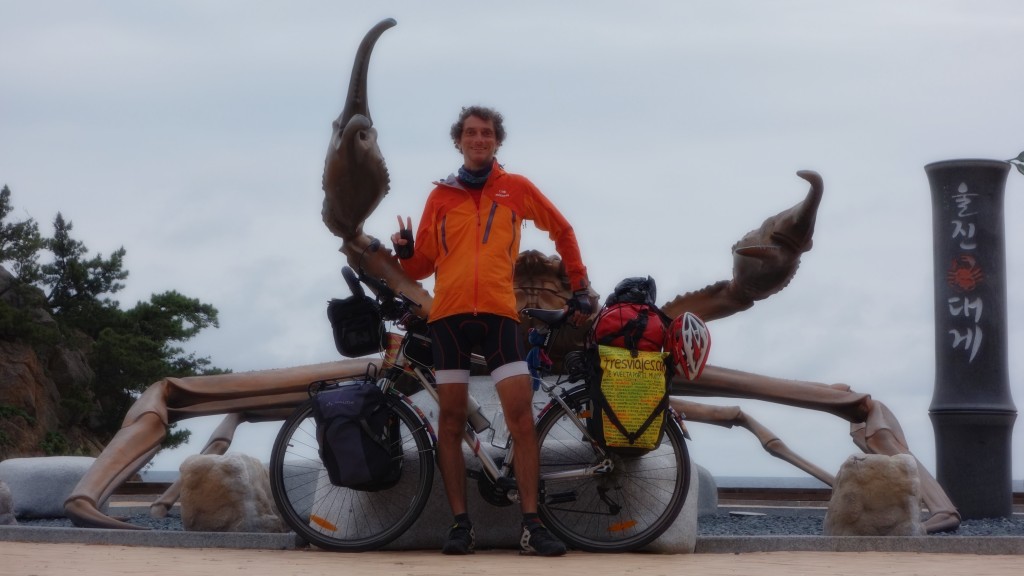 Vuelta al Mundo en bici en Corea del Sur con cangrejo