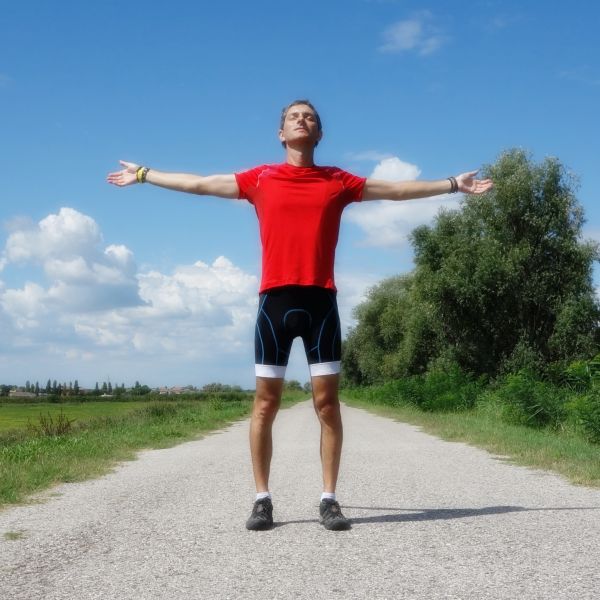 Sergio en un camino en Italia